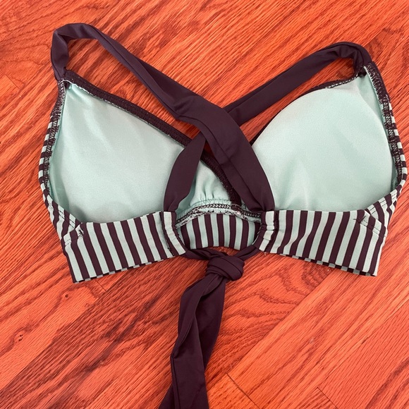 Teal/Navy Bathing Suit Top Size: S/M Brand: Target - Picture 2 of 2